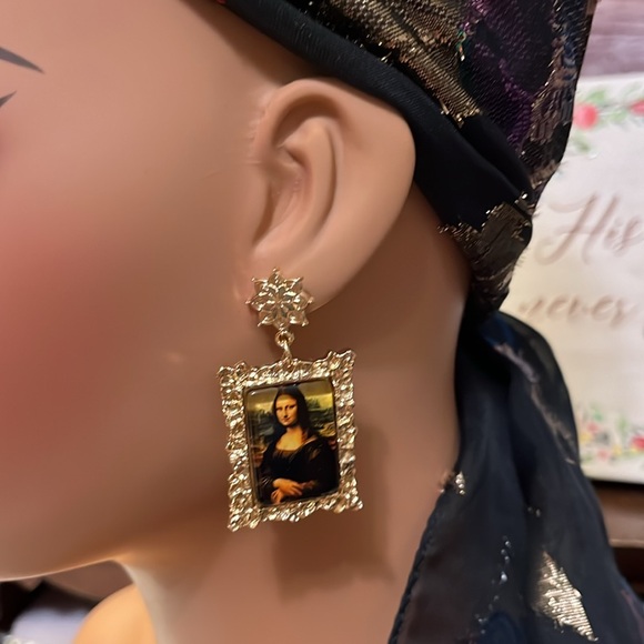 Mona Lisa Framed Earrings - Picture 2 of 6